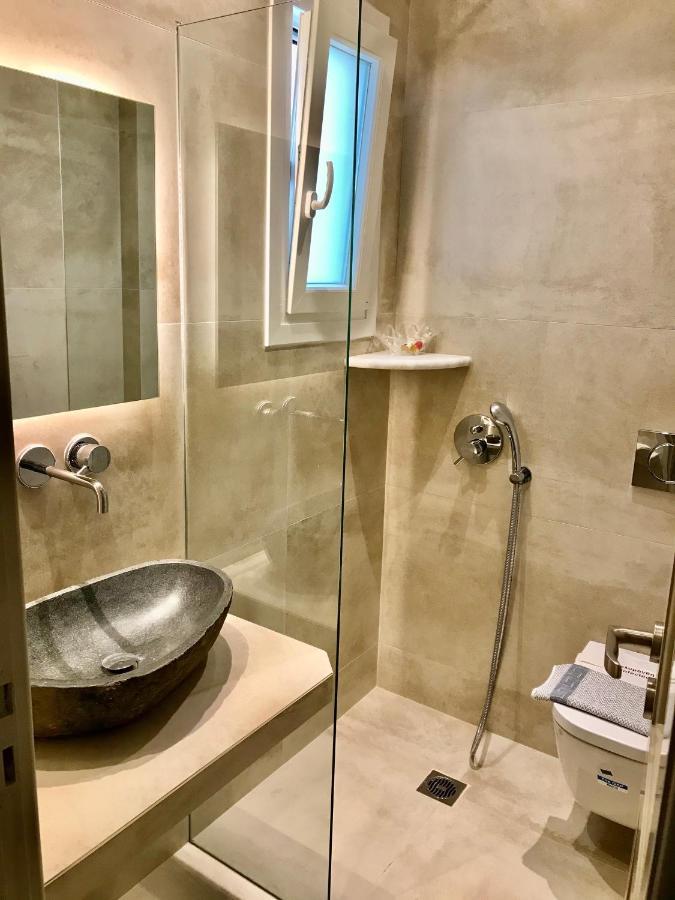 Vassiliki Rooms Parikia  Bagian luar foto