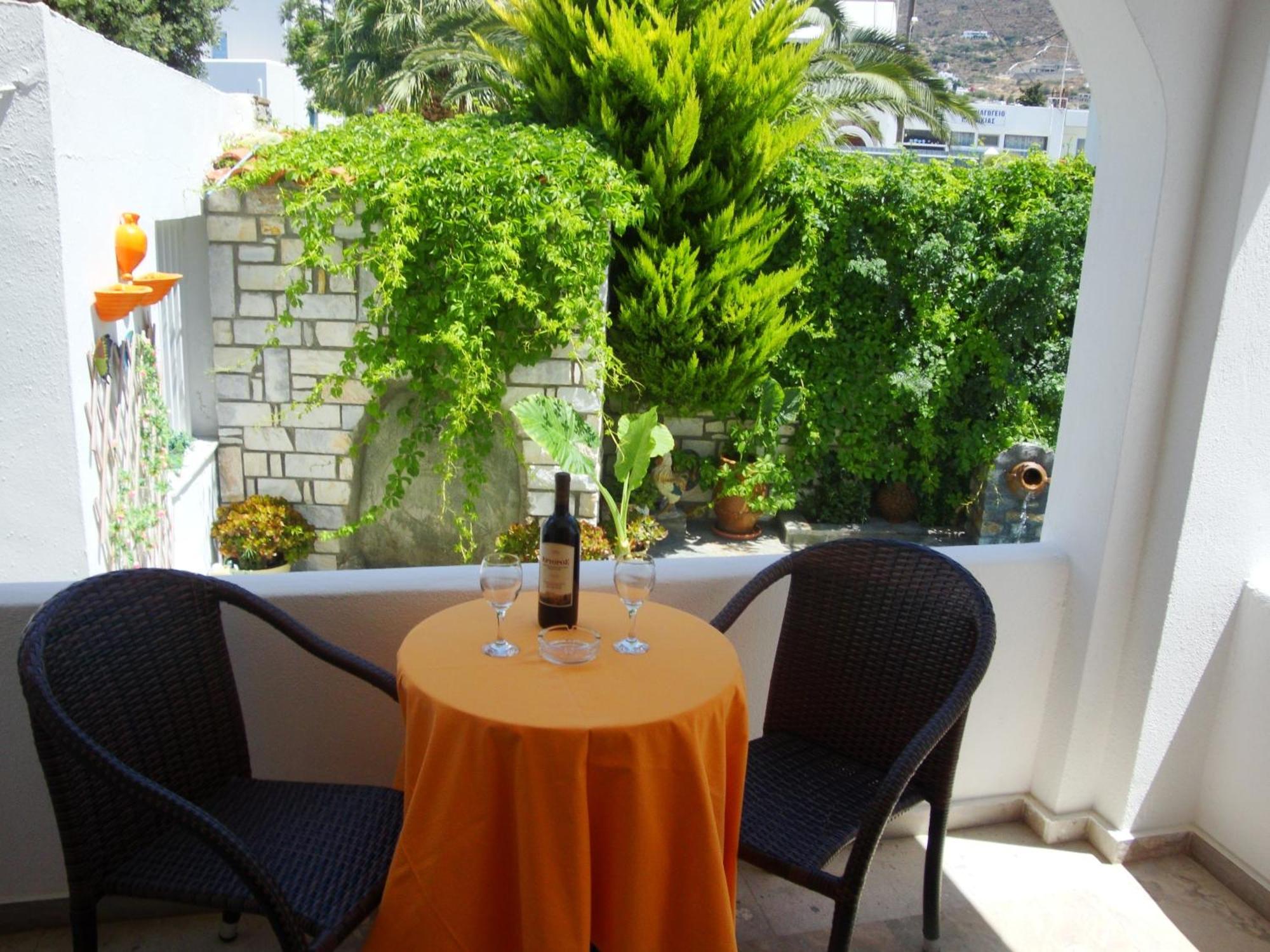 Vassiliki Rooms Parikia  Bagian luar foto