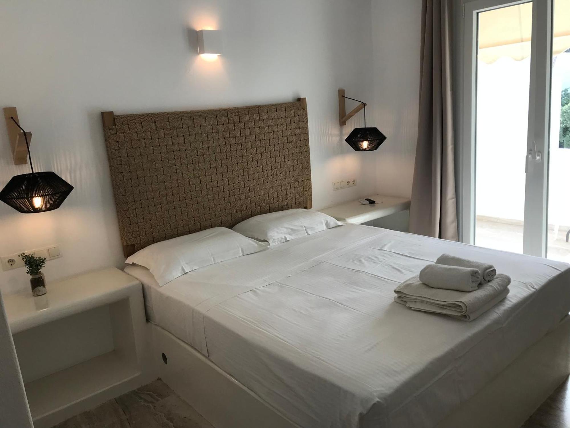 Vassiliki Rooms Parikia  Bagian luar foto